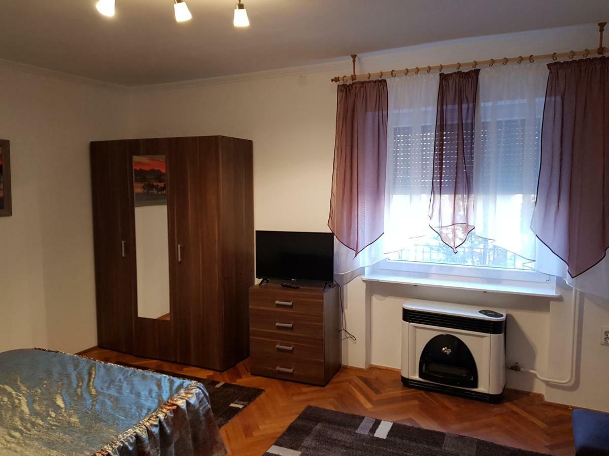 Lia Apartman Кішкунгалаш Екстер'єр фото